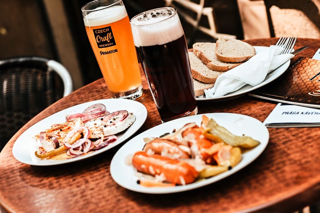 Cseh sörkorcsolyák és craft sör a Prága kávéház és sörőzőben