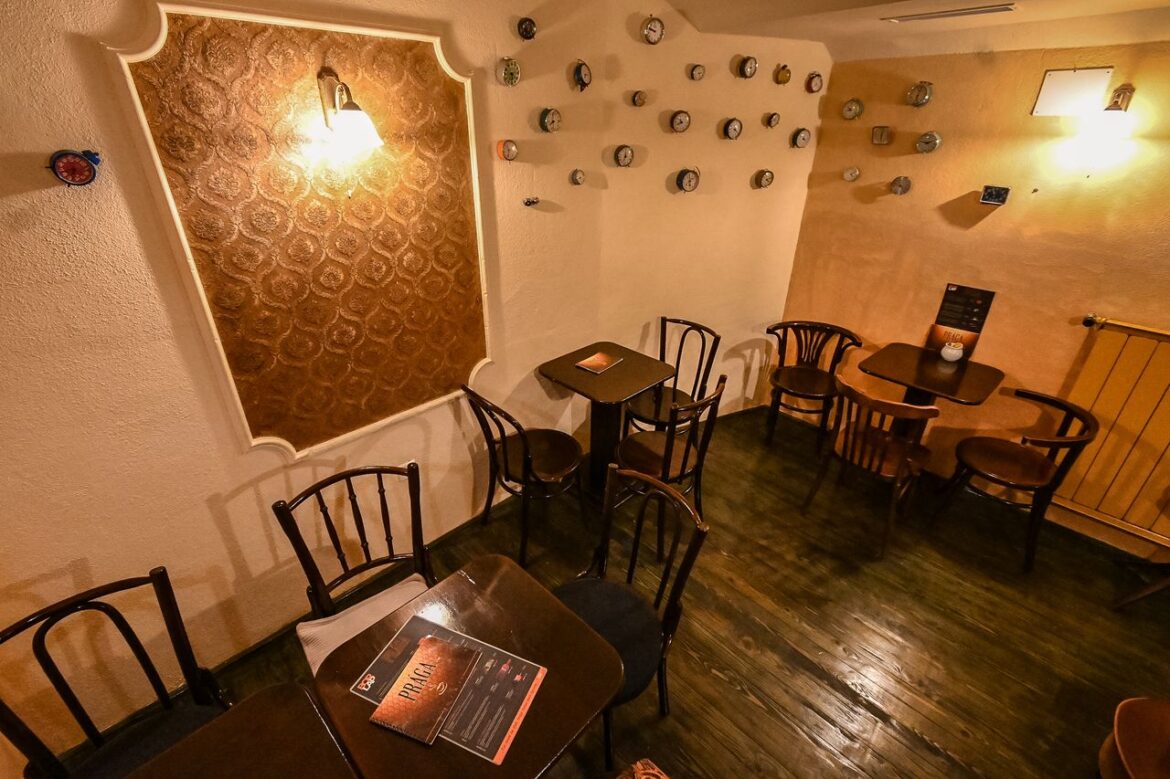 Prága kávéház óra terem