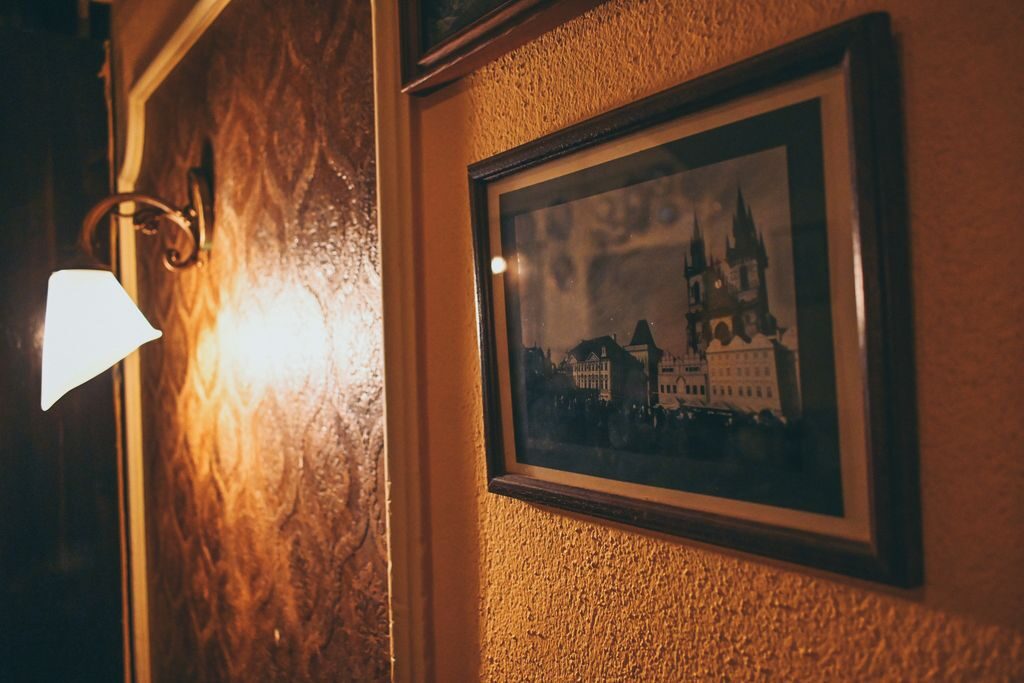 Régi képek a falon